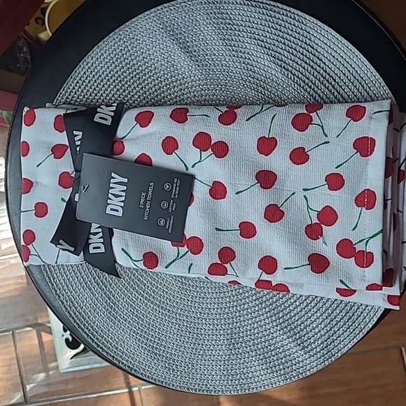 🍒DKNY Kitchen Towels - Picture 1 of 5